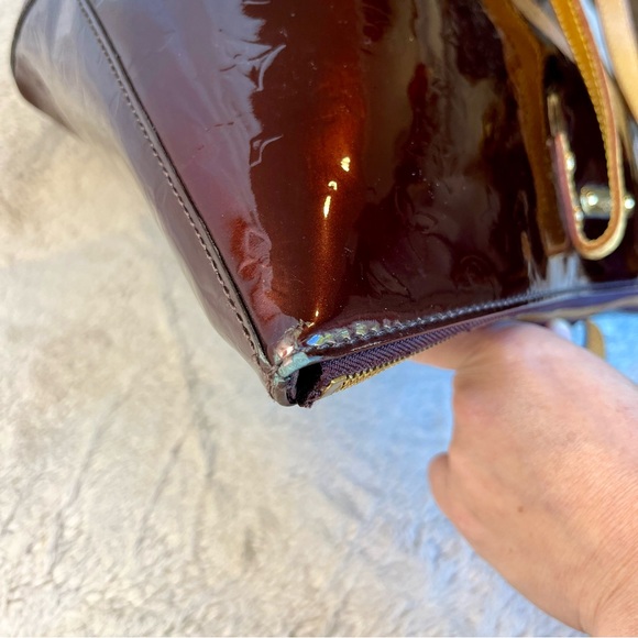 Louis Vuitton Amarante Vernis Monogram Bellevue GM Bag - Picture 17 of 17